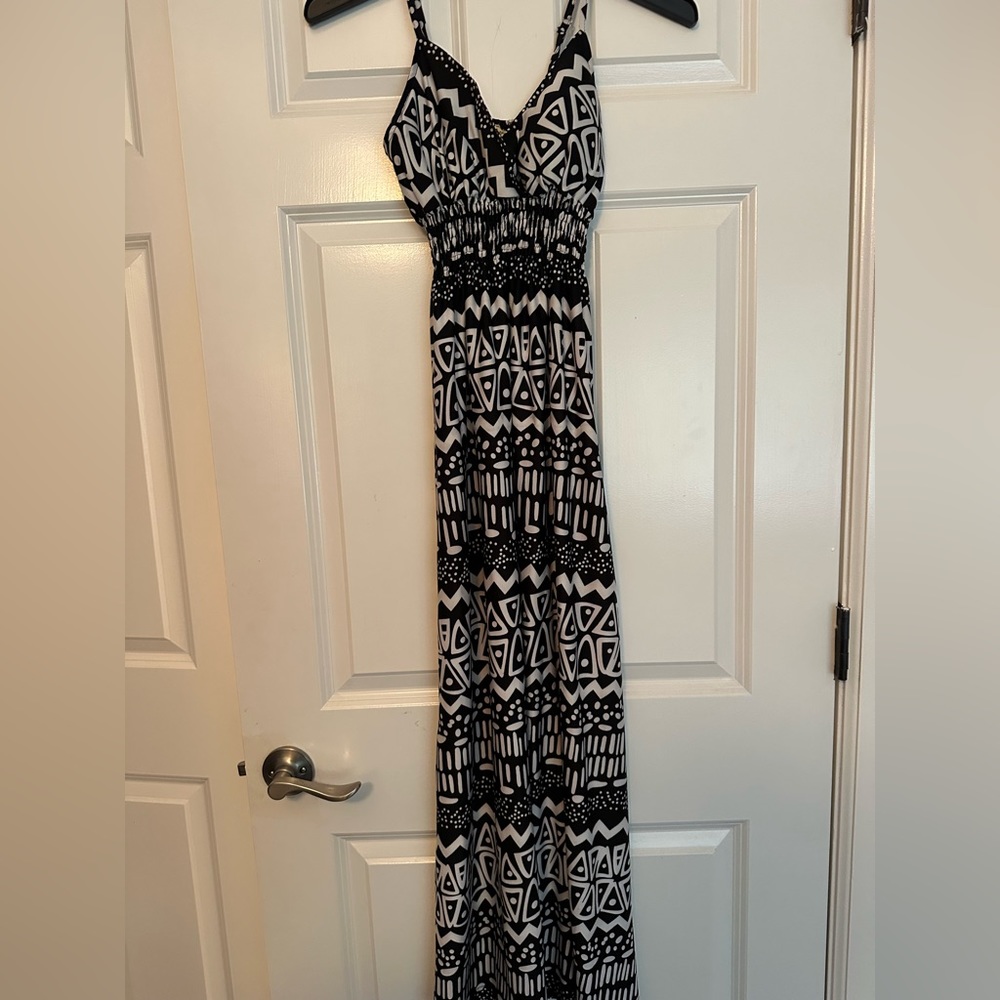 The Magic of Stevie & Lindsay Woman’s Black & White Maxi Dress size small